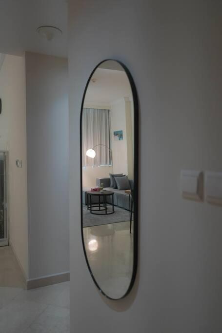 Step Into Serenity - Discover Modern Living In 1Br Apartment With Panoramic Views In Dubai Marina Near Jbr Walk, Beach And Bla Bla Club Extérieur photo