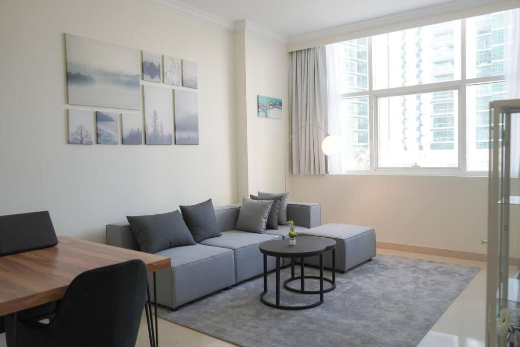 Step Into Serenity - Discover Modern Living In 1Br Apartment With Panoramic Views In Dubai Marina Near Jbr Walk, Beach And Bla Bla Club Extérieur photo