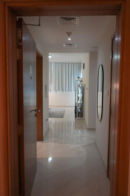 Step Into Serenity - Discover Modern Living In 1Br Apartment With Panoramic Views In Dubai Marina Near Jbr Walk, Beach And Bla Bla Club Extérieur photo