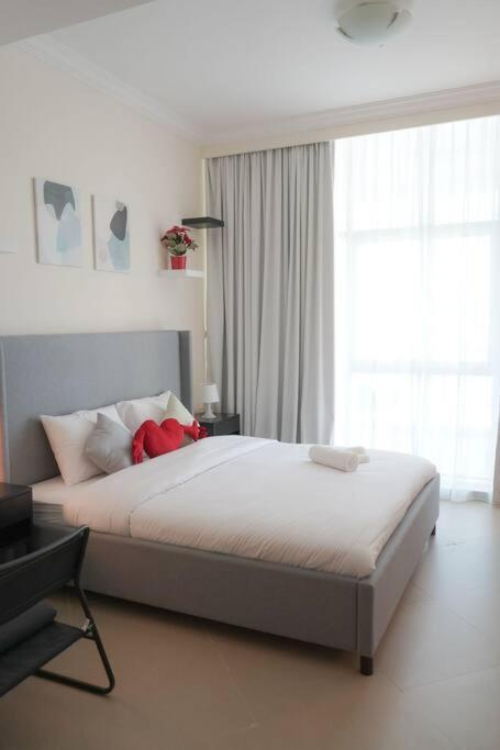 Step Into Serenity - Discover Modern Living In 1Br Apartment With Panoramic Views In Dubai Marina Near Jbr Walk, Beach And Bla Bla Club Extérieur photo
