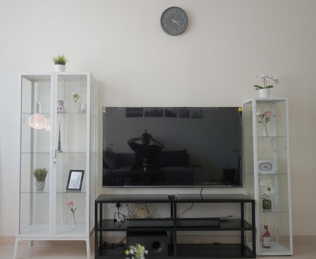 Step Into Serenity - Discover Modern Living In 1Br Apartment With Panoramic Views In Dubai Marina Near Jbr Walk, Beach And Bla Bla Club Extérieur photo