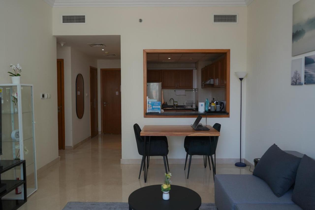 Step Into Serenity - Discover Modern Living In 1Br Apartment With Panoramic Views In Dubai Marina Near Jbr Walk, Beach And Bla Bla Club Extérieur photo